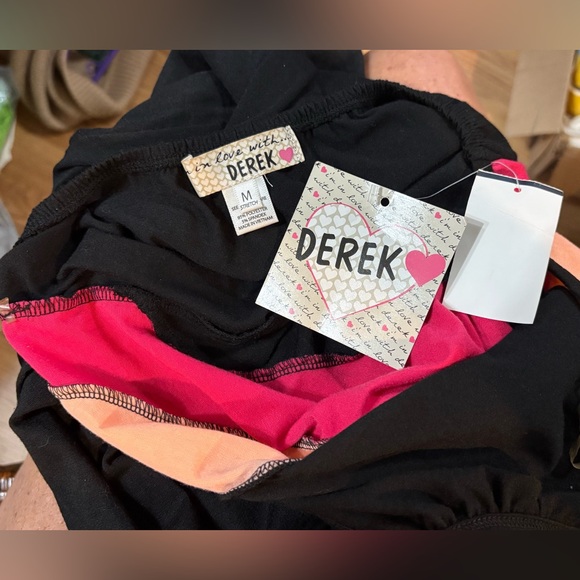 Derek Black and Pink Garment - Picture 4 of 5